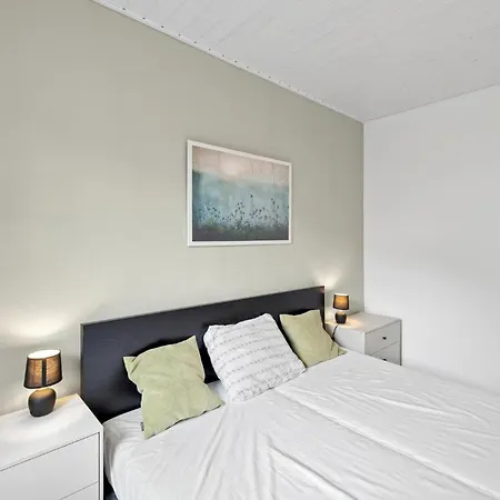 2 Bedroom Stunning Apartment In Malberg