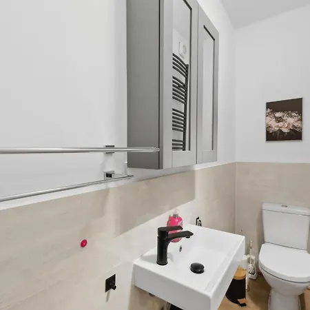 2 Bedroom Pet Friendly In Apartment