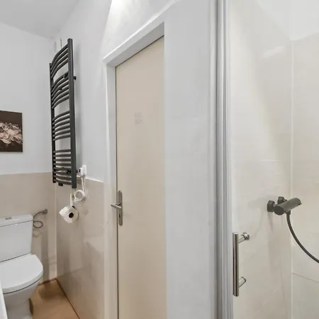 아파트 2 Bedroom Stunning In