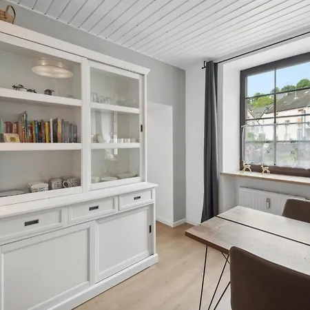 2 Bedroom Stunning Apartment In Malberg Daire