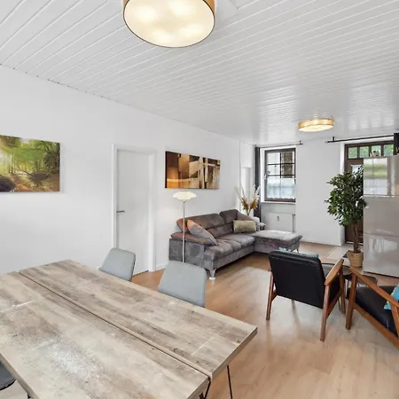 2 Bedroom Stunning Apartment In Malberg Daire Malberg