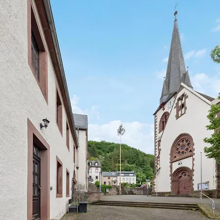 2 Bedroom Stunning Apartment In Malberg Daire *