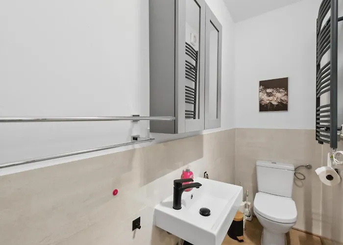 2 Bedroom Awesome In Apartamento