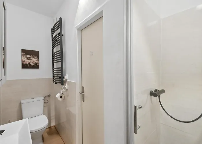 Apartamento 2 Bedroom Awesome In