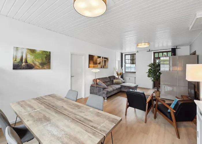 2 Bedroom Awesome In Apartamento Malberg